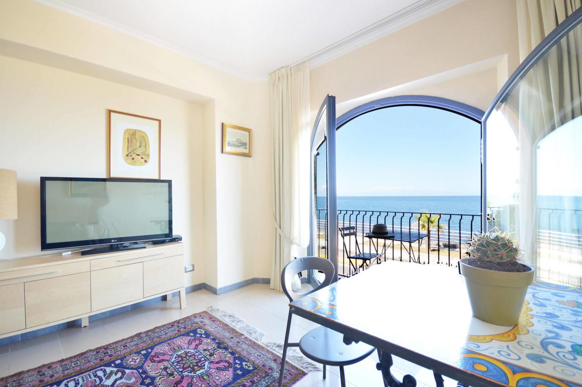 Mar Dei Poeti - Luxury Suites Torre Archirafi Exterior photo
